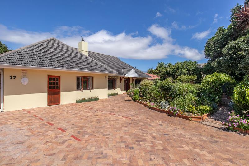 5 Bedroom Property for Sale in Bergvliet Western Cape